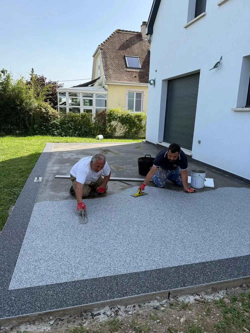 Nurettin et Zafer Kacan sur un chantier de granulat de marbre